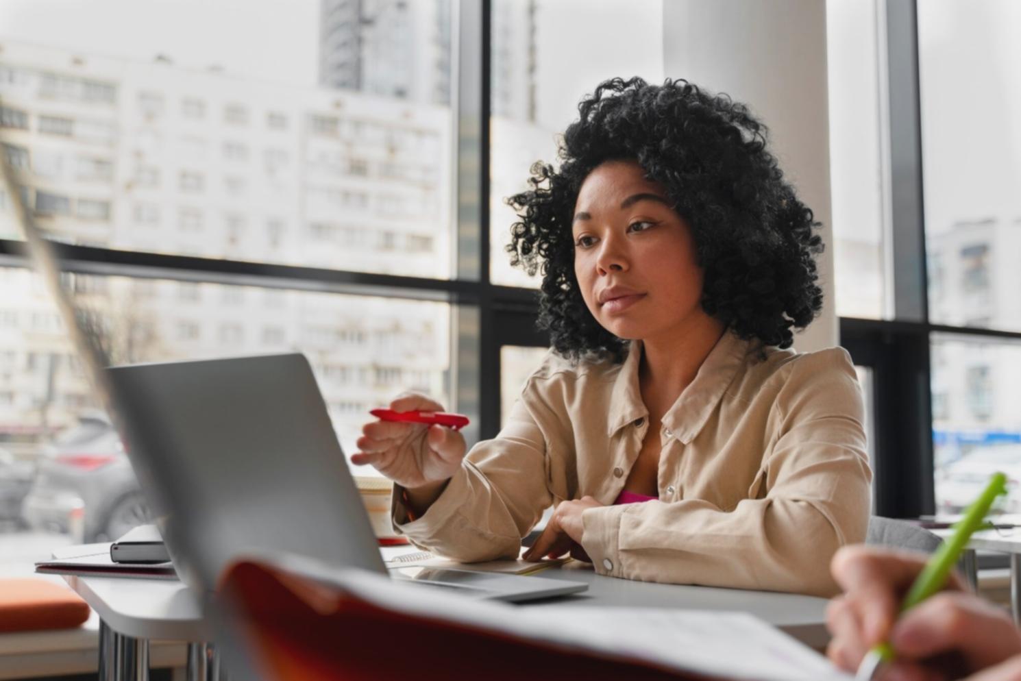 Managing variable income with flexible budget strategies